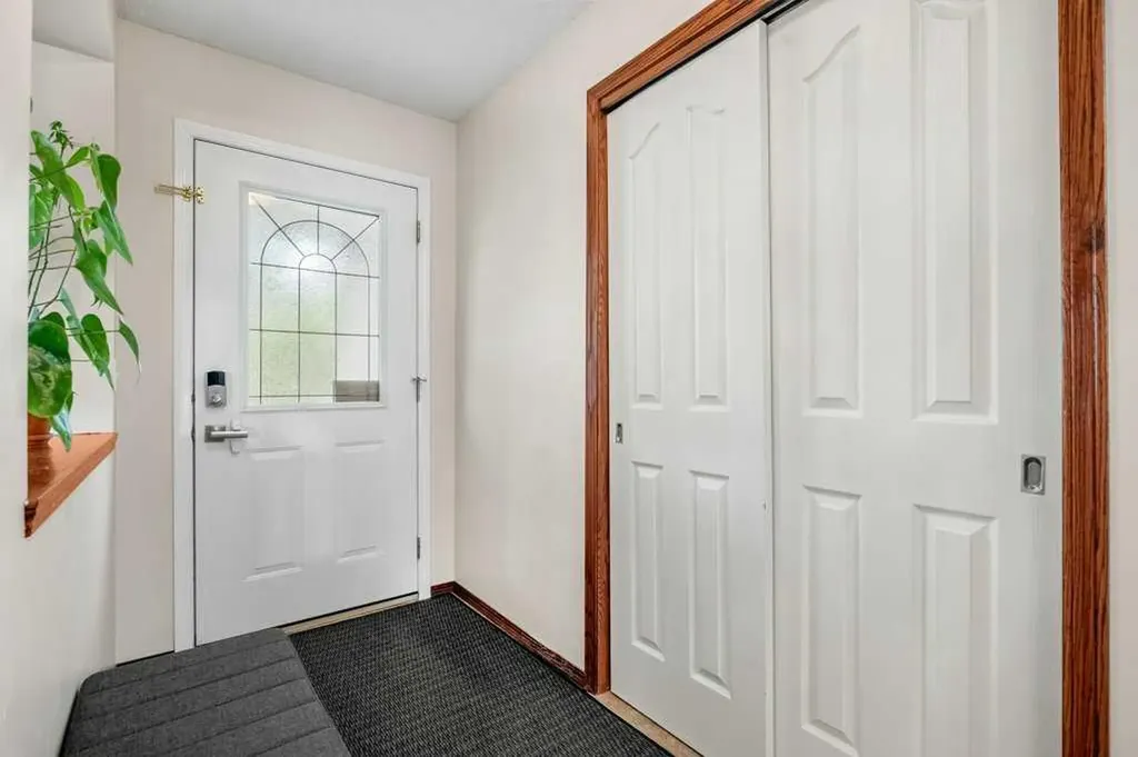 44 Everridge Way SW Calgary AB T2Y 4S7