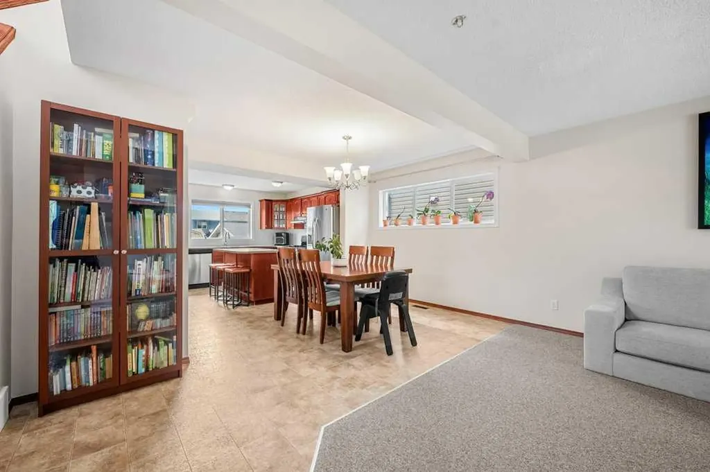 44 Everridge Way SW Calgary AB T2Y 4S7