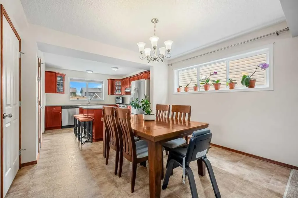 44 Everridge Way SW Calgary AB T2Y 4S7