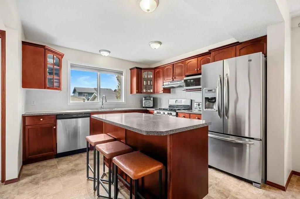 44 Everridge Way SW Calgary AB T2Y 4S7