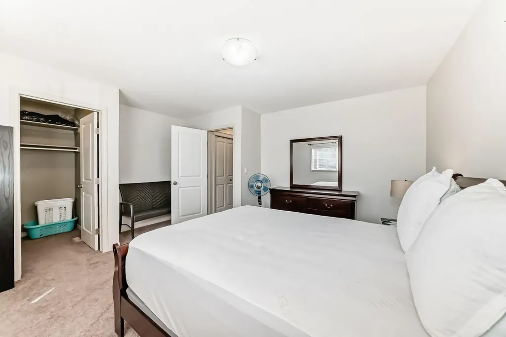 50 Lucky Place Sylvan Lake AB T4S 0E3