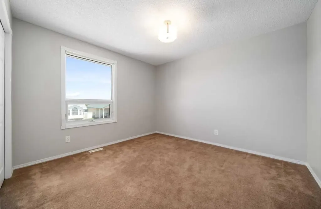 265 Sprague Way SE Medicine Hat AB T1B 2L9