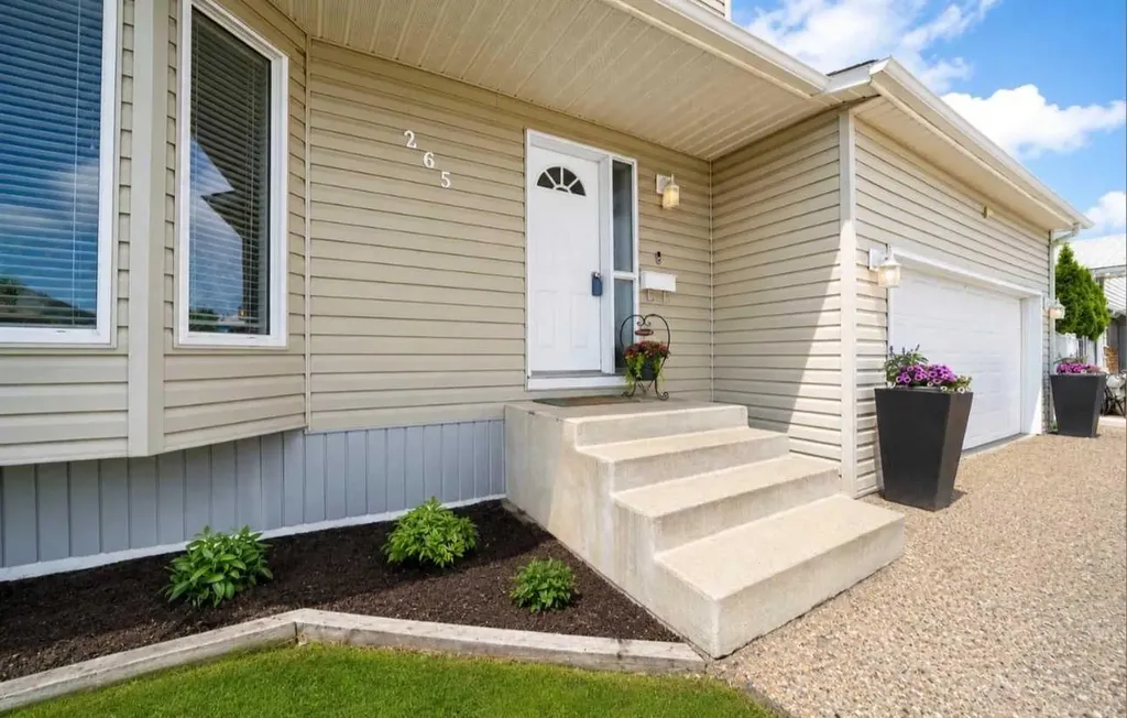 265 Sprague Way SE Medicine Hat AB T1B 2L9