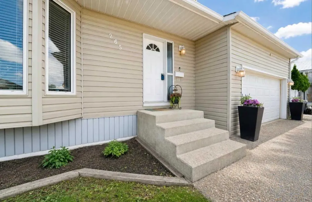 265 Sprague Way SE Medicine Hat AB T1B 2L9