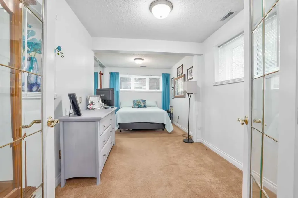 10001 Brookpark Boulevard SW Calgary AB T2W 3E3