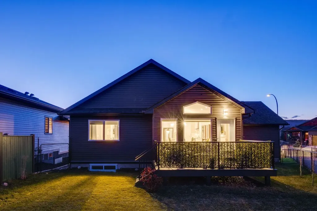 185 Riverwood Crescent Diamond Valley AB T0L 0H0