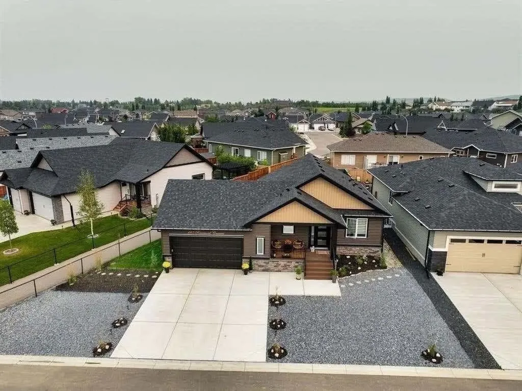 185 Riverwood Crescent Diamond Valley AB T0L 0H0