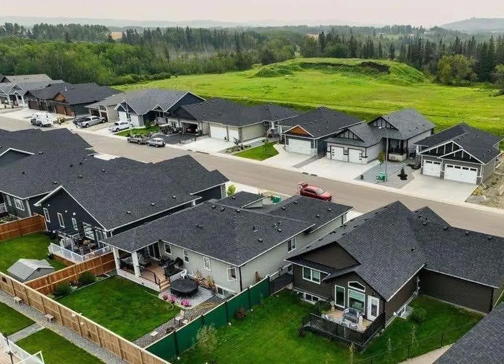185 Riverwood Crescent Diamond Valley AB T0L 0H0