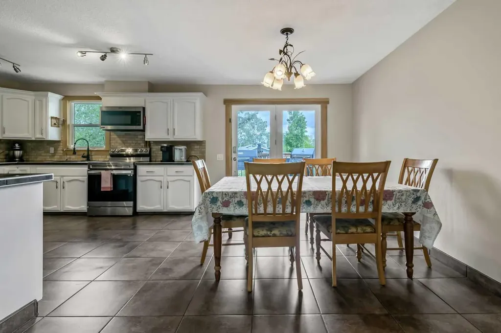 12 Robinson Drive Okotoks AB T1S 1C3