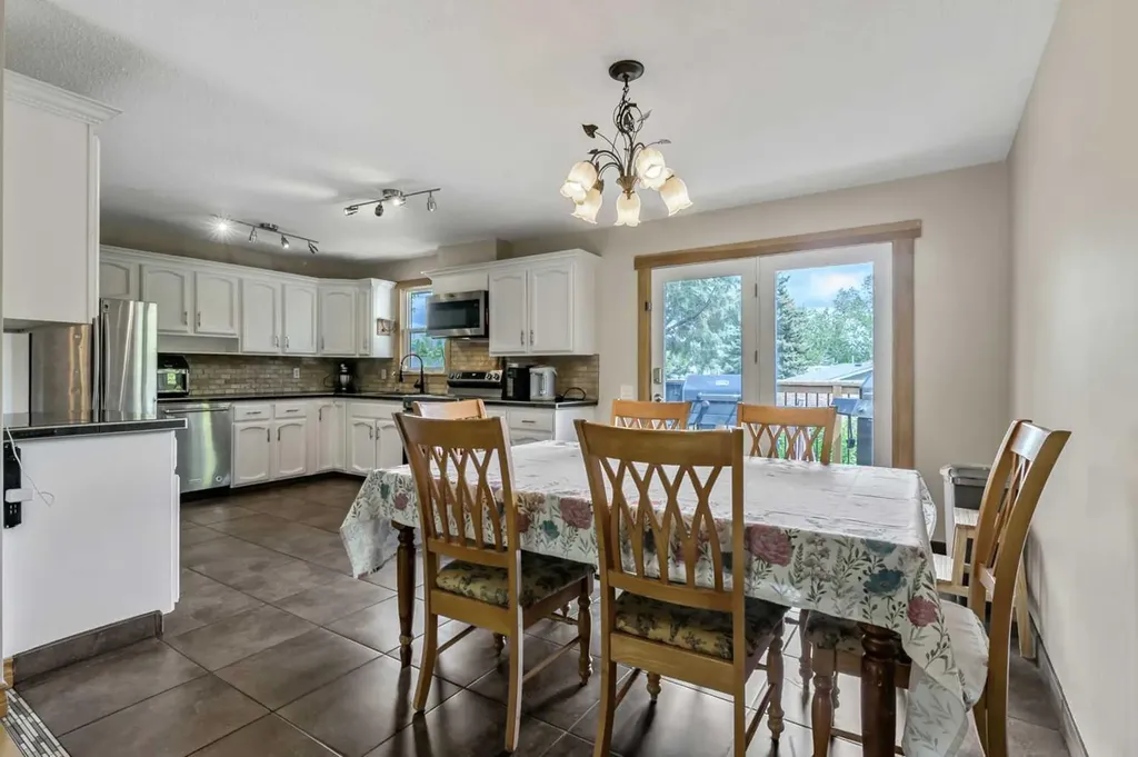 12 Robinson Drive Okotoks AB T1S 1C3
