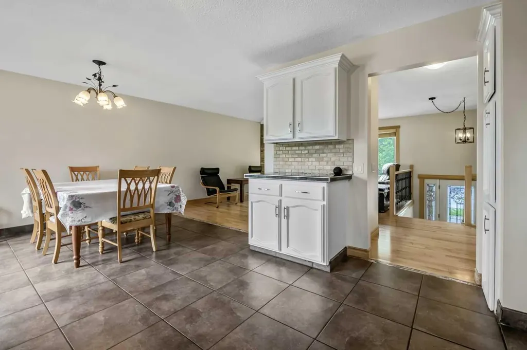 12 Robinson Drive Okotoks AB T1S 1C3
