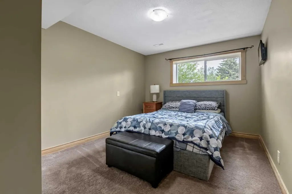 12 Robinson Drive Okotoks AB T1S 1C3