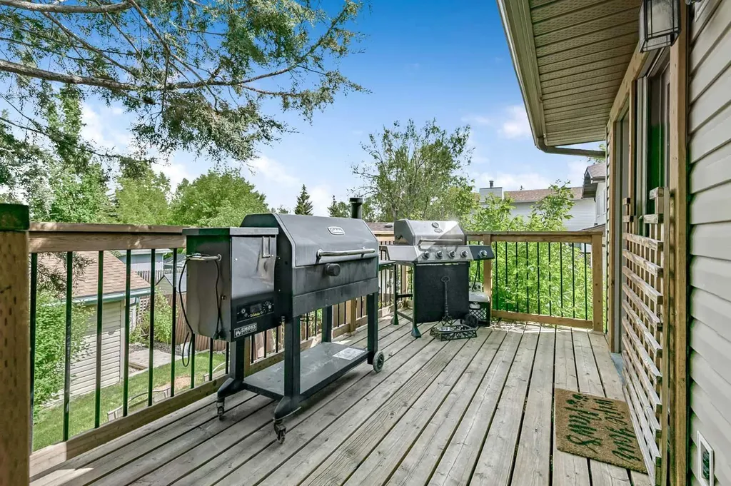 12 Robinson Drive Okotoks AB T1S 1C3