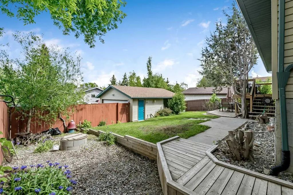 12 Robinson Drive Okotoks AB T1S 1C3