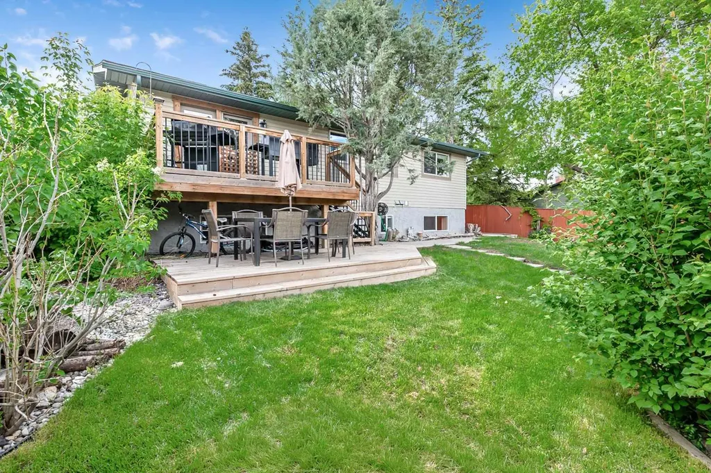 12 Robinson Drive Okotoks AB T1S 1C3