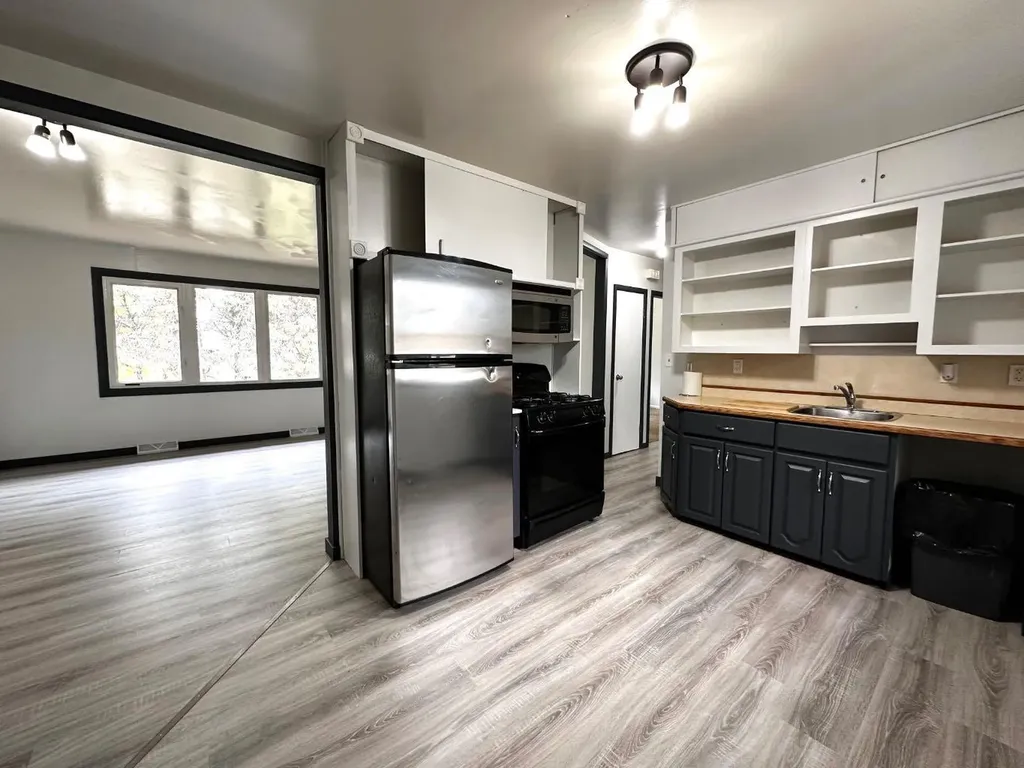 5217 53a Avenue Camrose AB T4V0Y7