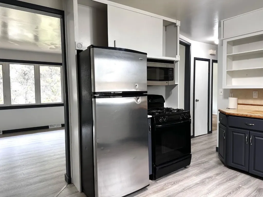 5217 53a Avenue Camrose AB T4V0Y7