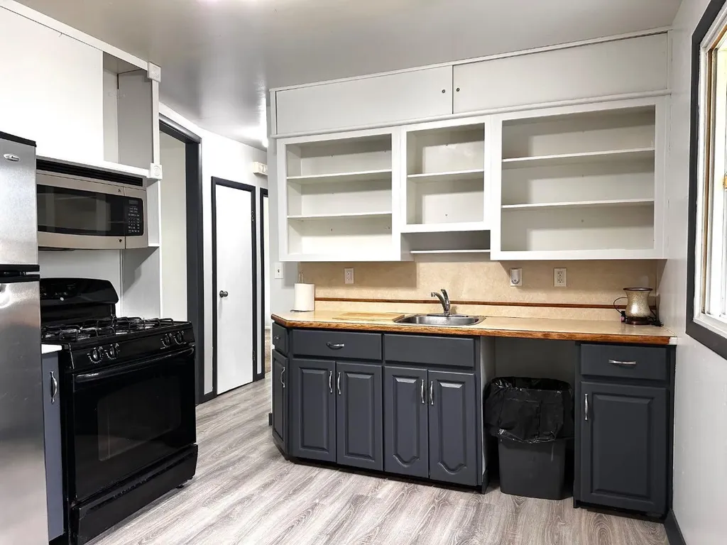 5217 53a Avenue Camrose AB T4V0Y7