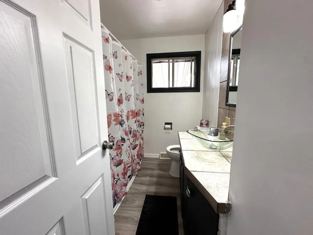 5217 53a Avenue Camrose AB T4V0Y7