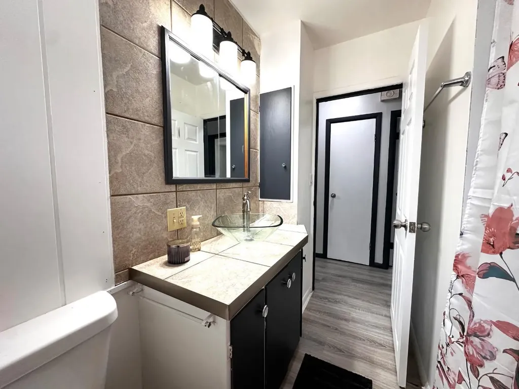 5217 53a Avenue Camrose AB T4V0Y7