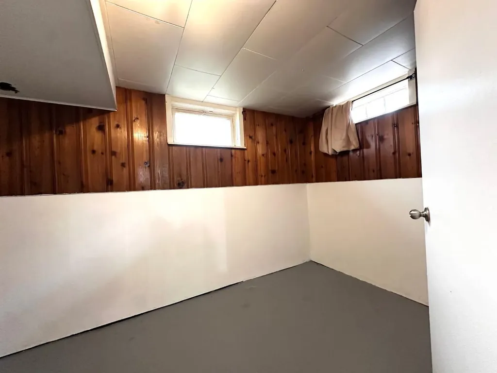 5217 53a Avenue Camrose AB T4V0Y7
