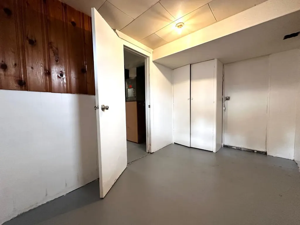 5217 53a Avenue Camrose AB T4V0Y7