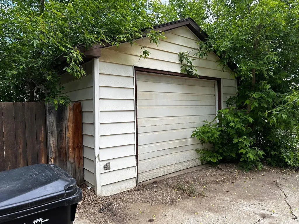 5217 53a Avenue Camrose AB T4V0Y7