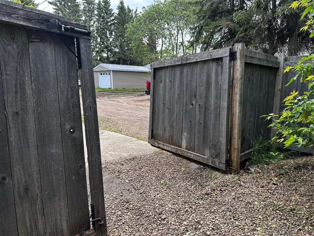 5217 53a Avenue Camrose AB T4V0Y7