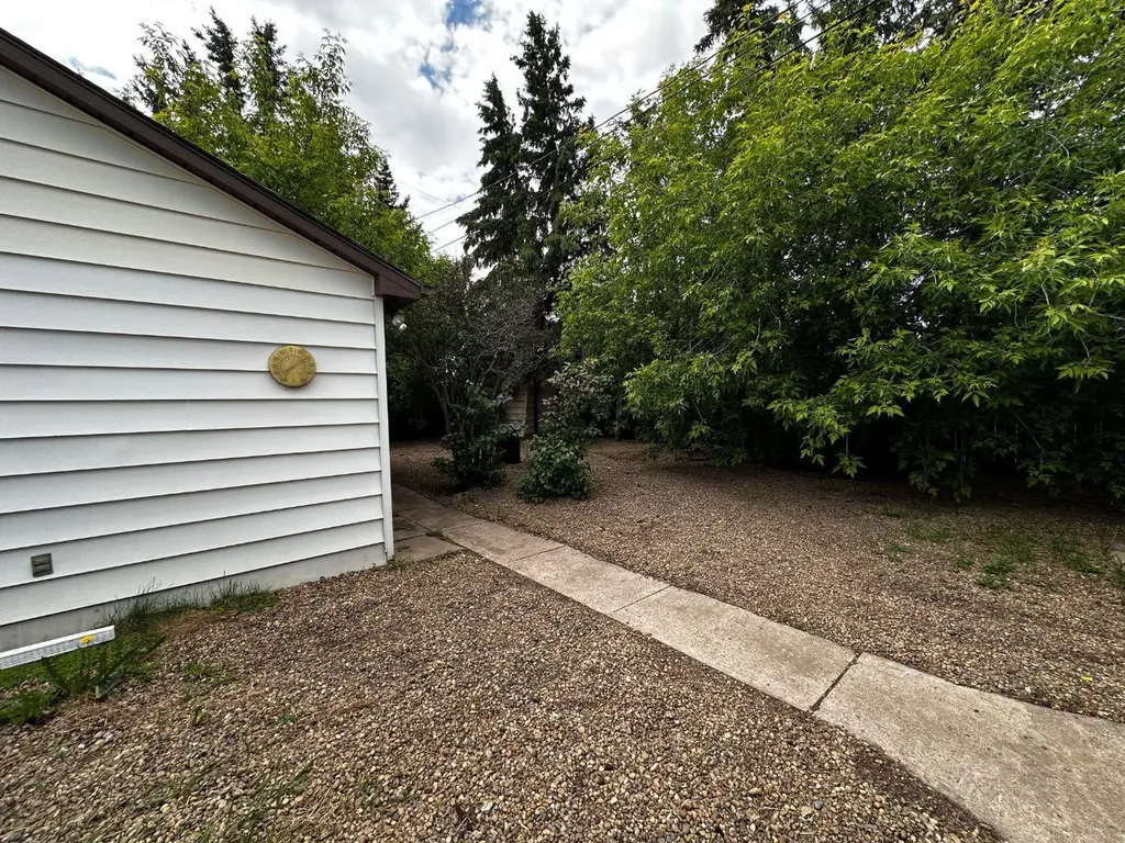 5217 53a Avenue Camrose AB T4V0Y7