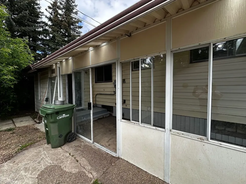 5217 53a Avenue Camrose AB T4V0Y7