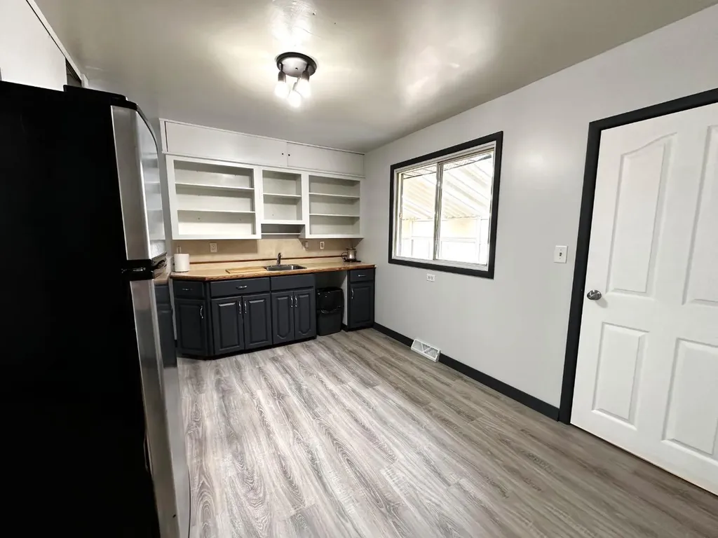 5217 53a Avenue Camrose AB T4V0Y7