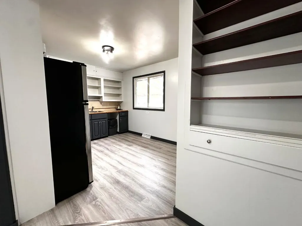 5217 53a Avenue Camrose AB T4V0Y7