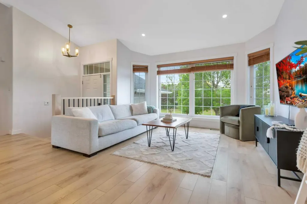 33 Walker Boulevard Red Deer AB T4L 7E4