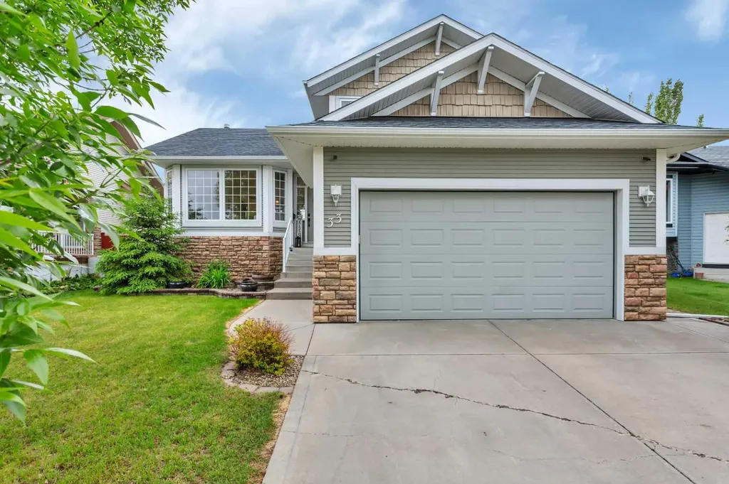 33 Walker Boulevard Red Deer AB T4L 7E4