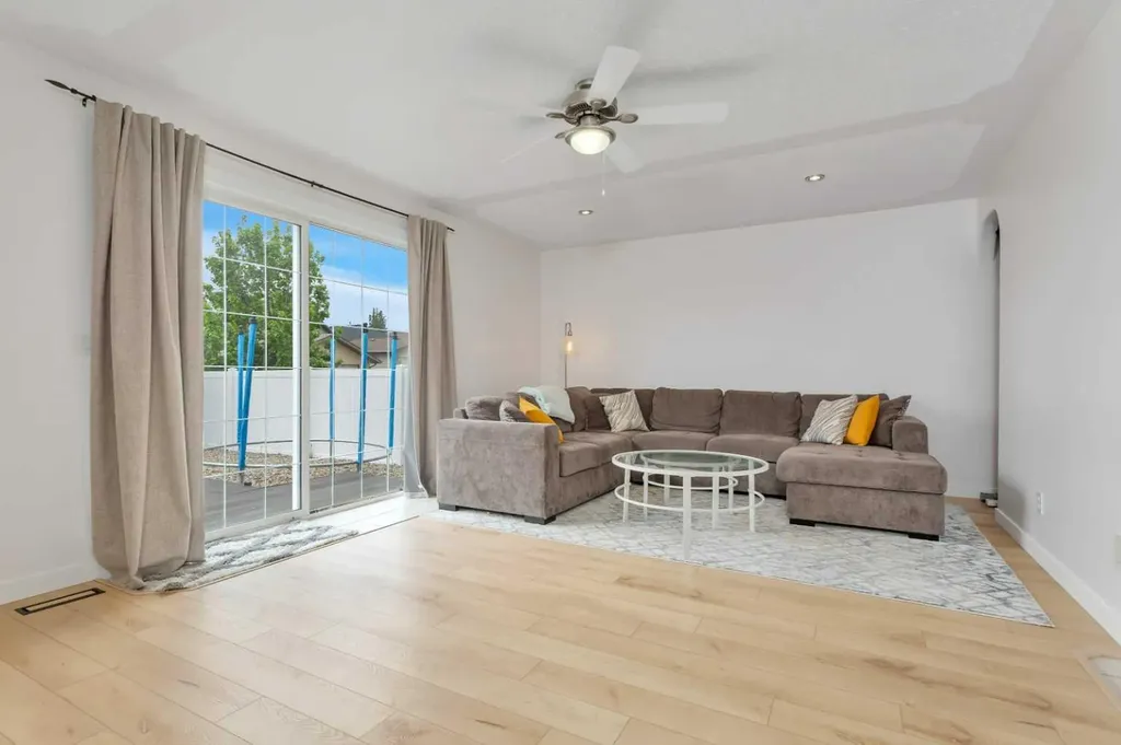 33 Walker Boulevard Red Deer AB T4L 7E4