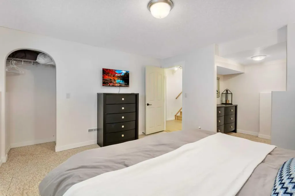 33 Walker Boulevard Red Deer AB T4L 7E4