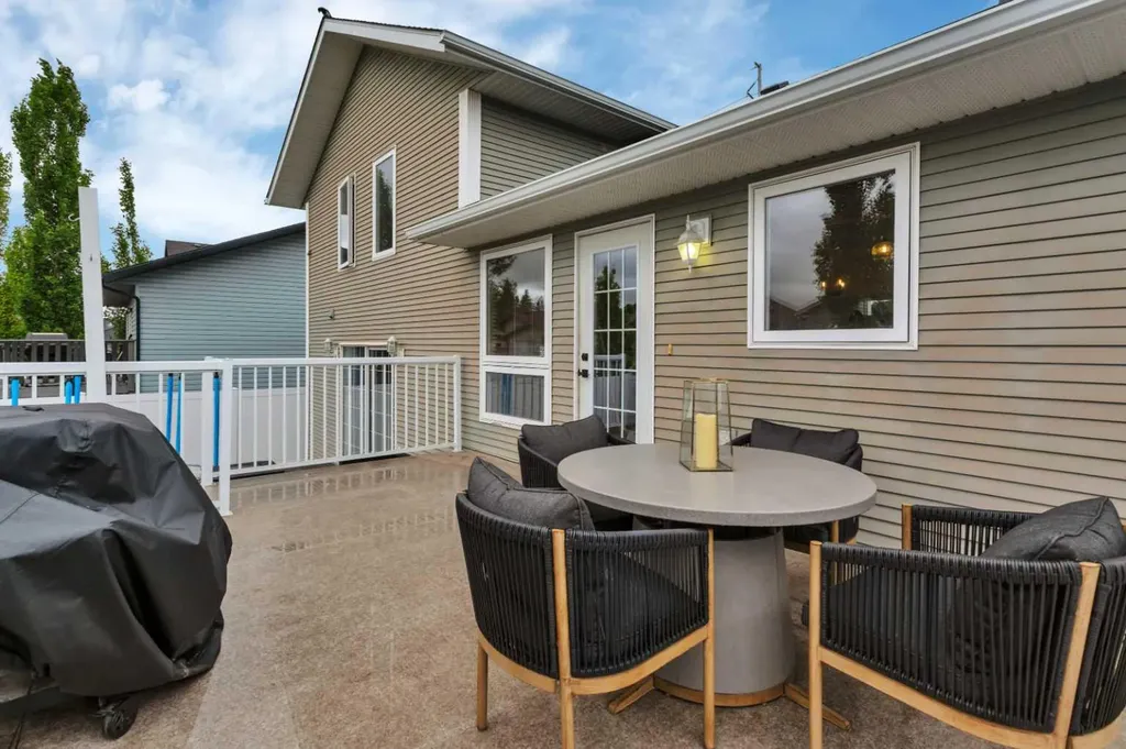 33 Walker Boulevard Red Deer AB T4L 7E4