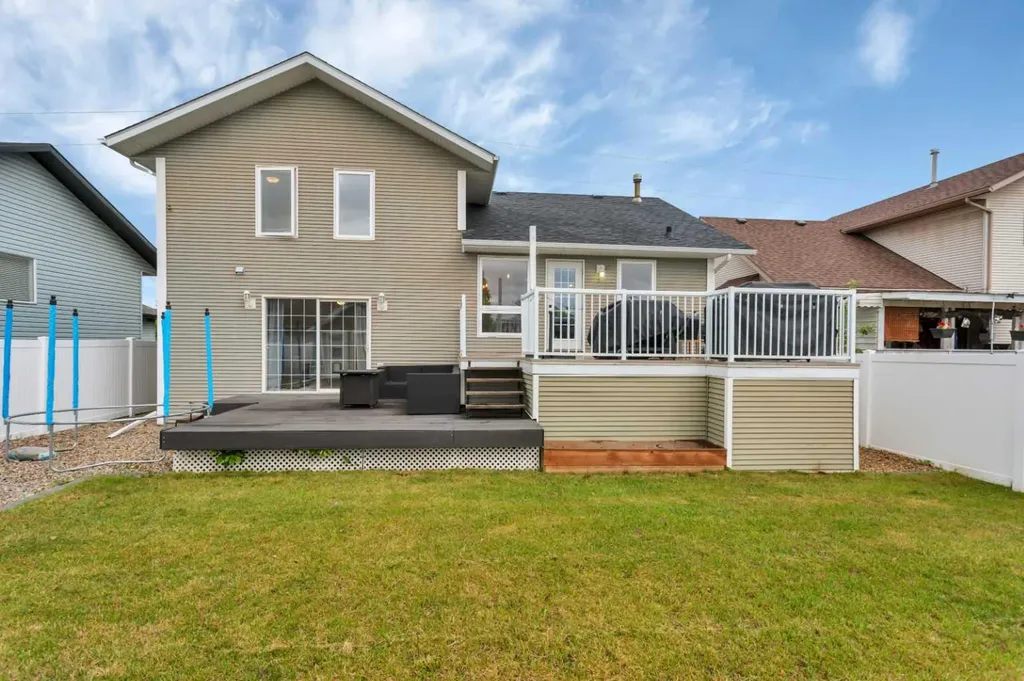 33 Walker Boulevard Red Deer AB T4L 7E4
