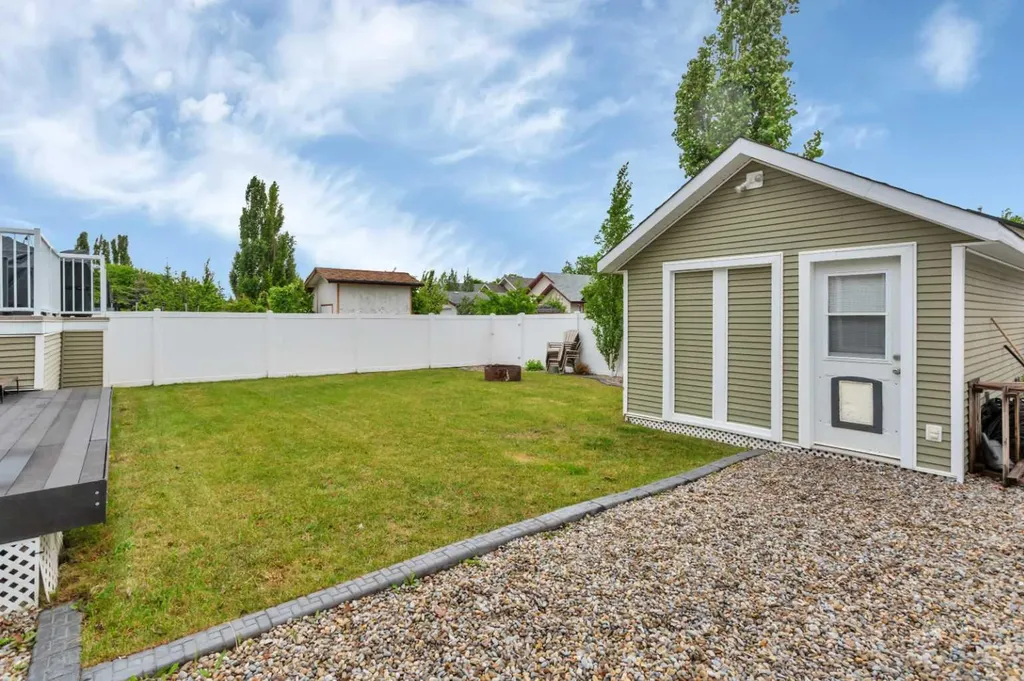 33 Walker Boulevard Red Deer AB T4L 7E4