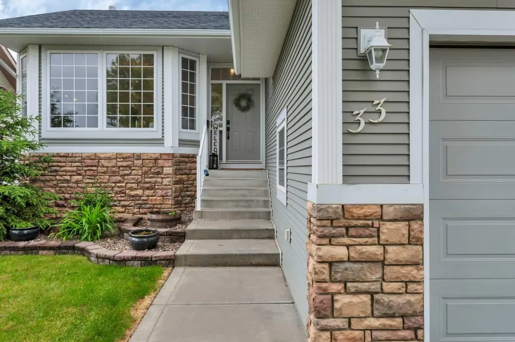 33 Walker Boulevard Red Deer AB T4L 7E4