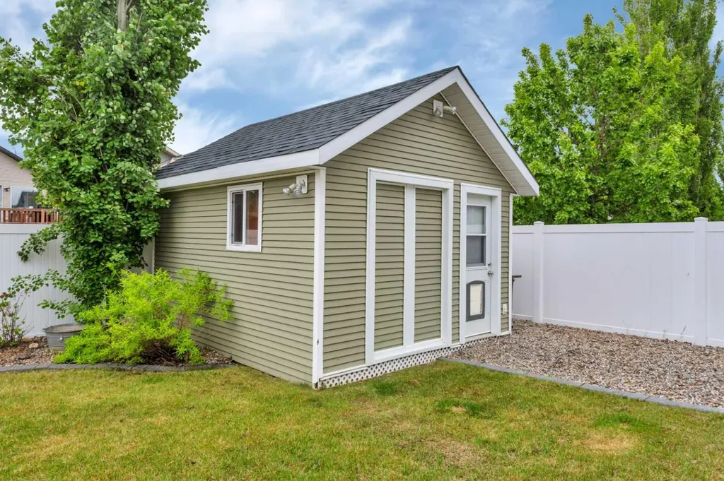 33 Walker Boulevard Red Deer AB T4L 7E4