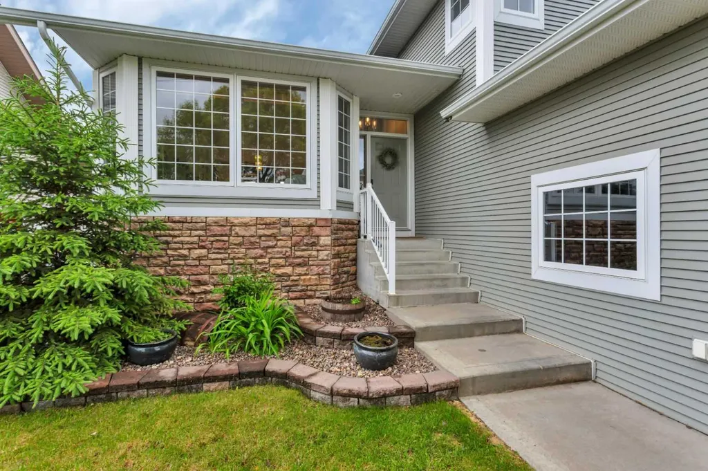33 Walker Boulevard Red Deer AB T4L 7E4