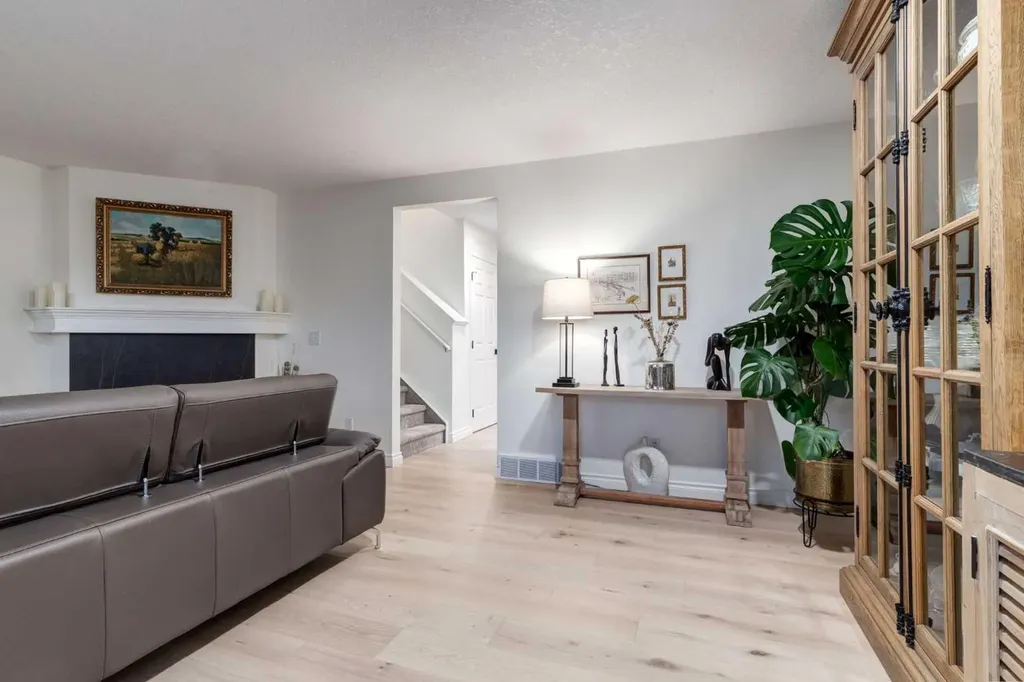 142 Inglewood Point SE Calgary AB T2G 5K6