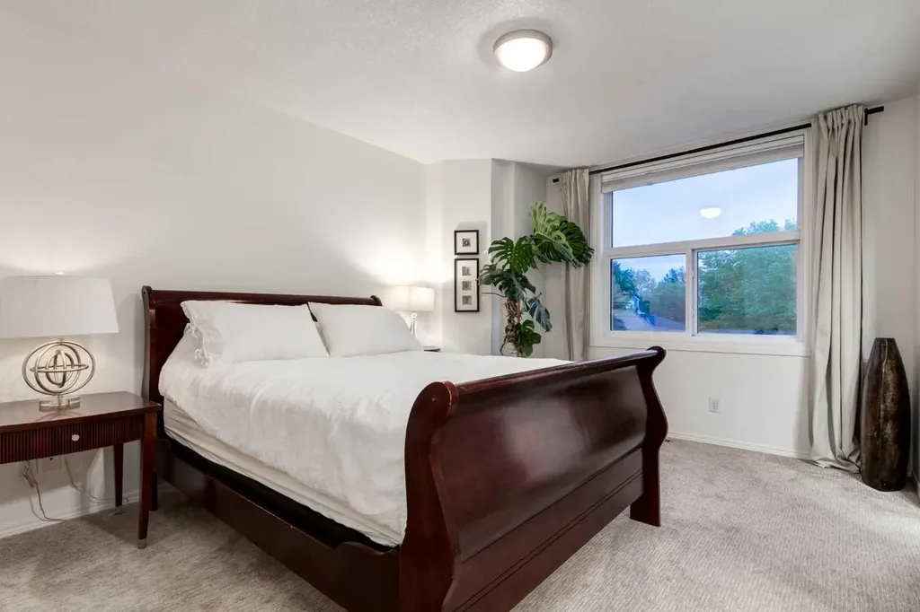 142 Inglewood Point SE Calgary AB T2G 5K6