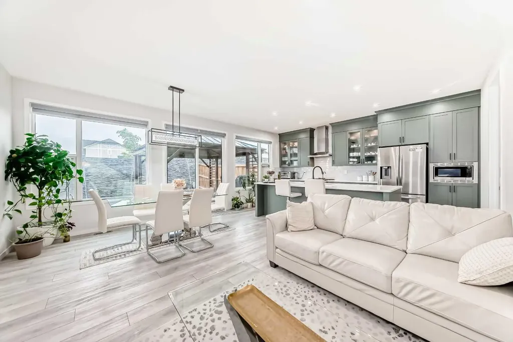 305 Edith Road NW Calgary AB T3R 1Y8