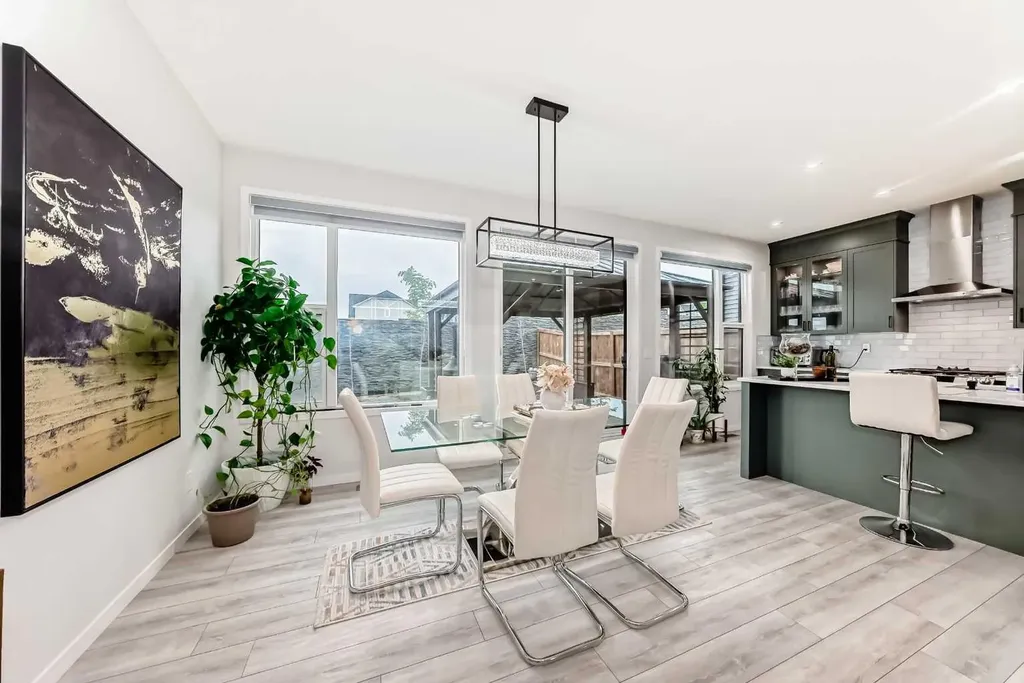 305 Edith Road NW Calgary AB T3R 1Y8