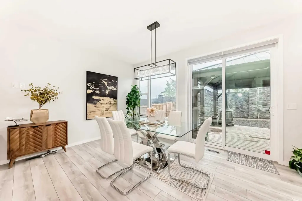 305 Edith Road NW Calgary AB T3R 1Y8