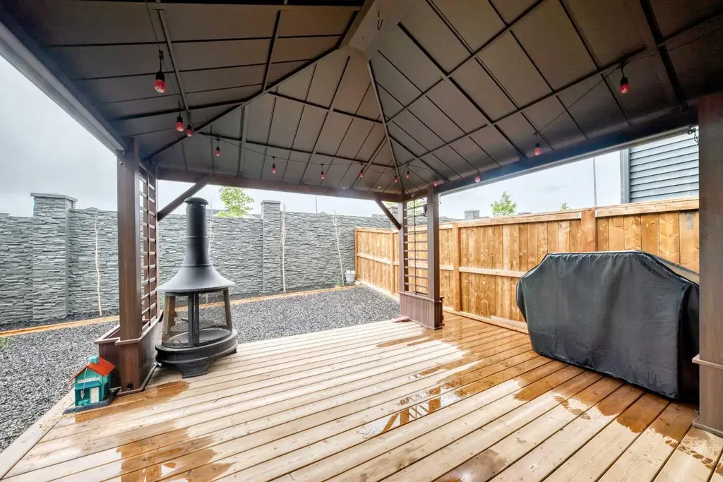 305 Edith Road NW Calgary AB T3R 1Y8
