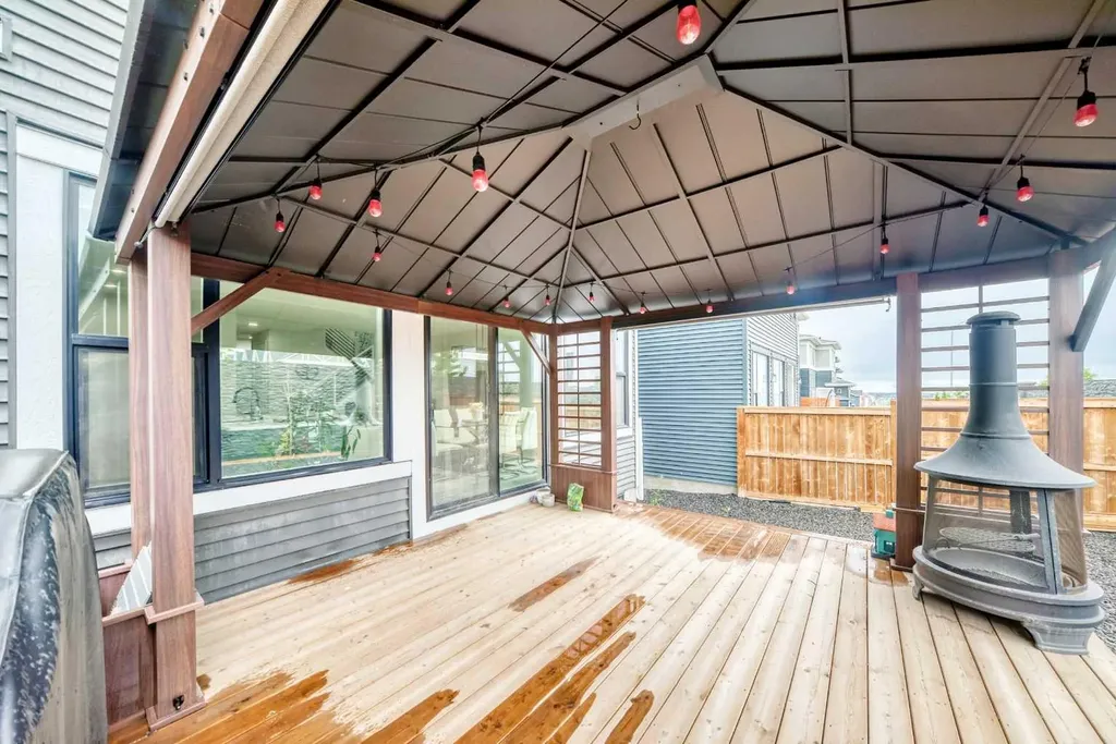 305 Edith Road NW Calgary AB T3R 1Y8