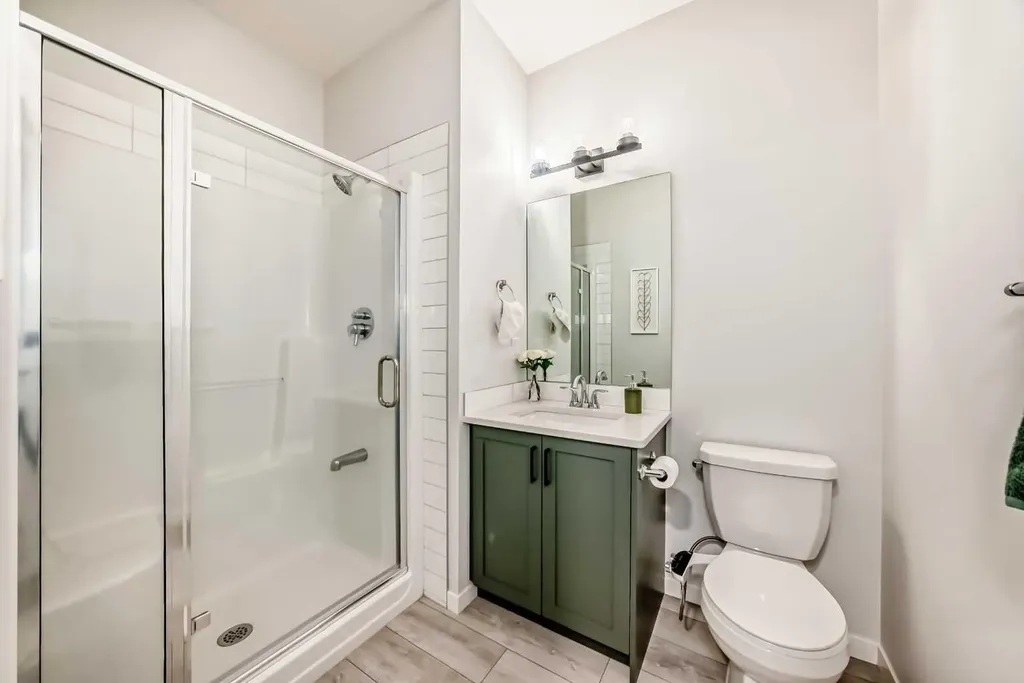 305 Edith Road NW Calgary AB T3R 1Y8